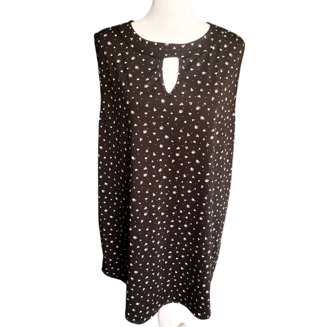 Stitchwurks Los Angeles Womens 3x Black White Triangle Print Keyhole Shell Top
